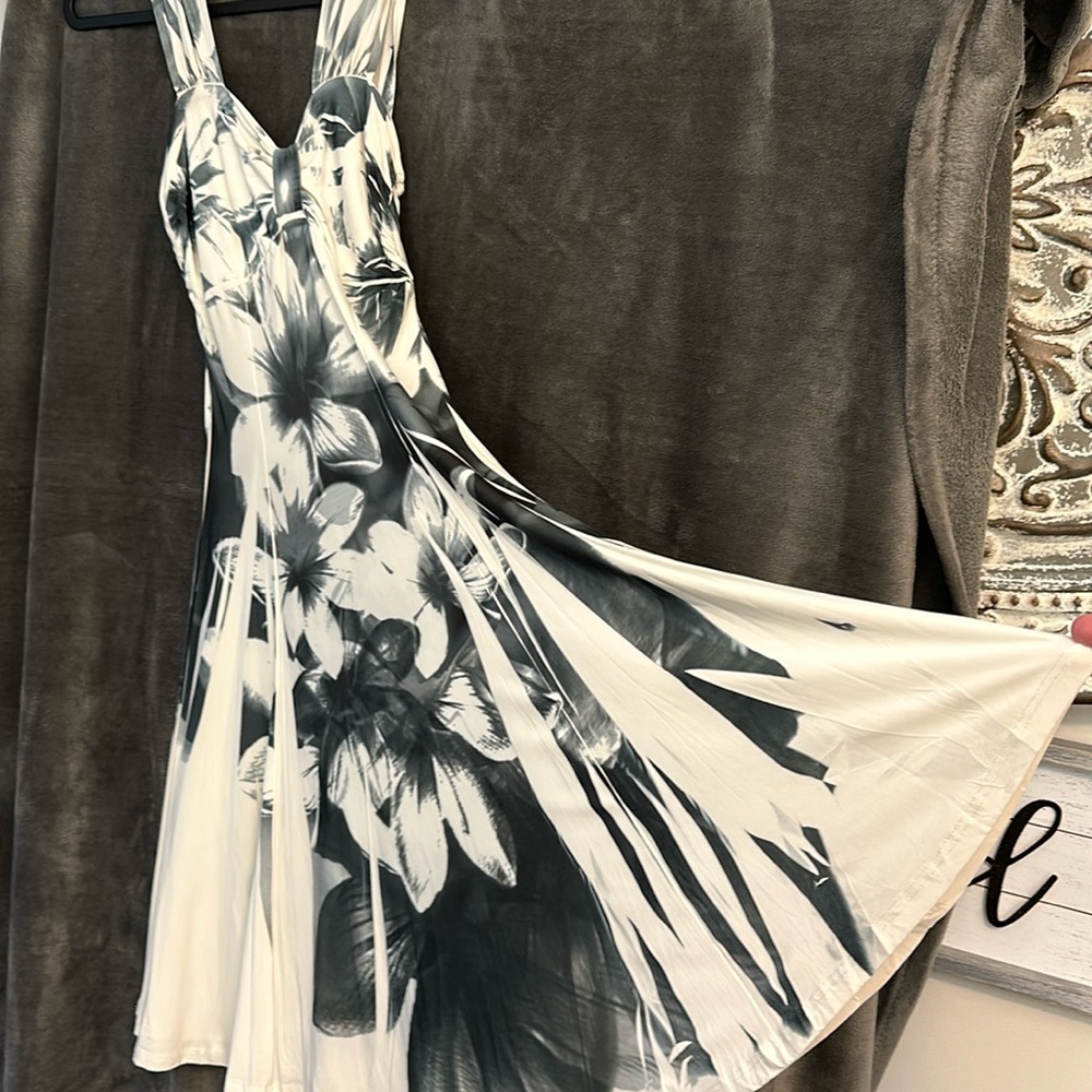 Pretty Woman, size small, cream and gray flowing dress